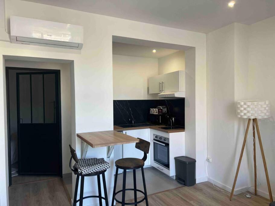 Montpellier Centre - La Fenetre De L'Ecusson Apartment Luaran gambar